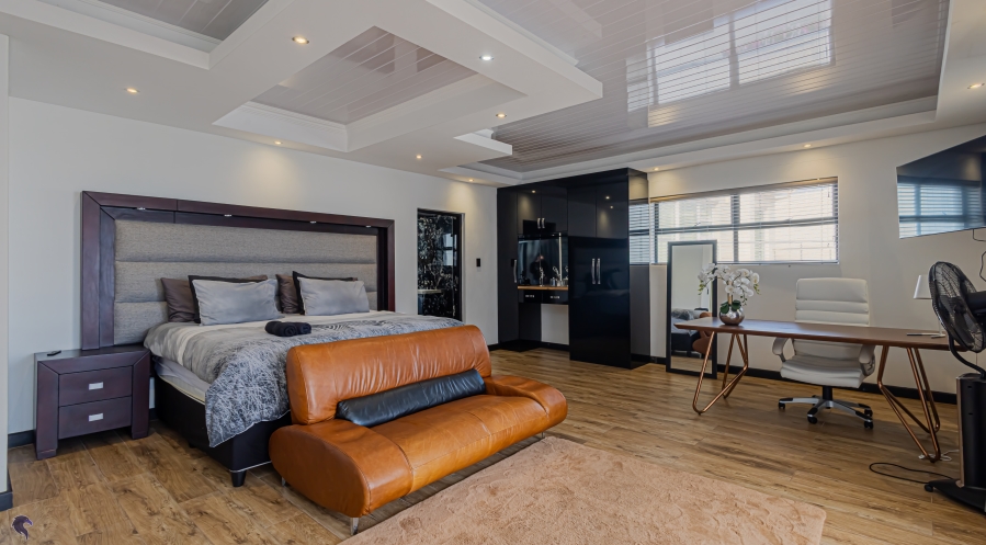 5 Bedroom Property for Sale in Calypso Beach Western Cape